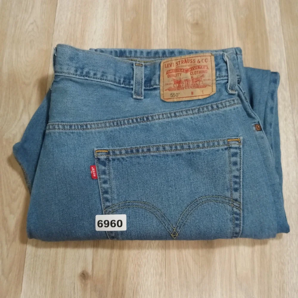 Levis 550 Relaxed Fit Blue Jeans Mens 44x30 Medium Wash Tapered Leg Denim Cotton